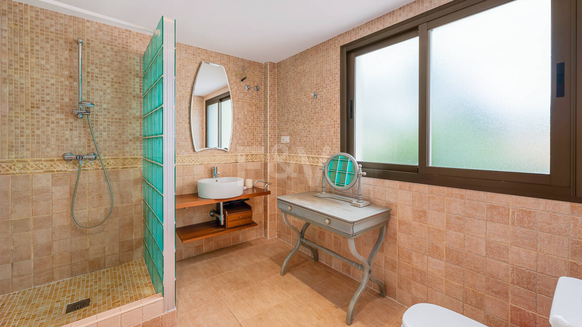 Bright Villa with Panoramic Sea Views and Rooftop Solarium