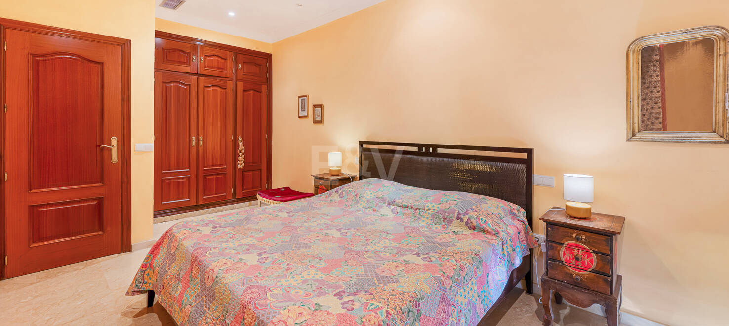 Villa Luminosa con Vistas Panorámicas al Mar y Solárium en la Azotea