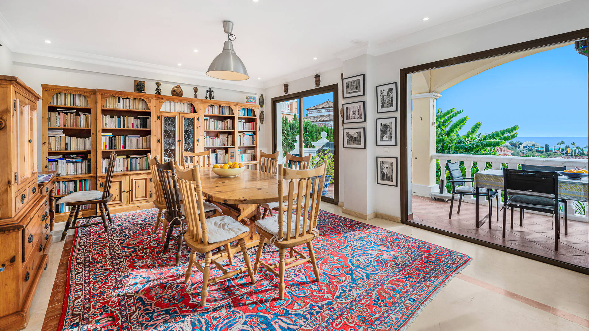 Bright Villa with Panoramic Sea Views and Rooftop Solarium