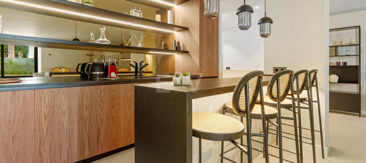 Vivienda Contemporánea Refinada: Diseño, Comodidad y Privacidad Combinados