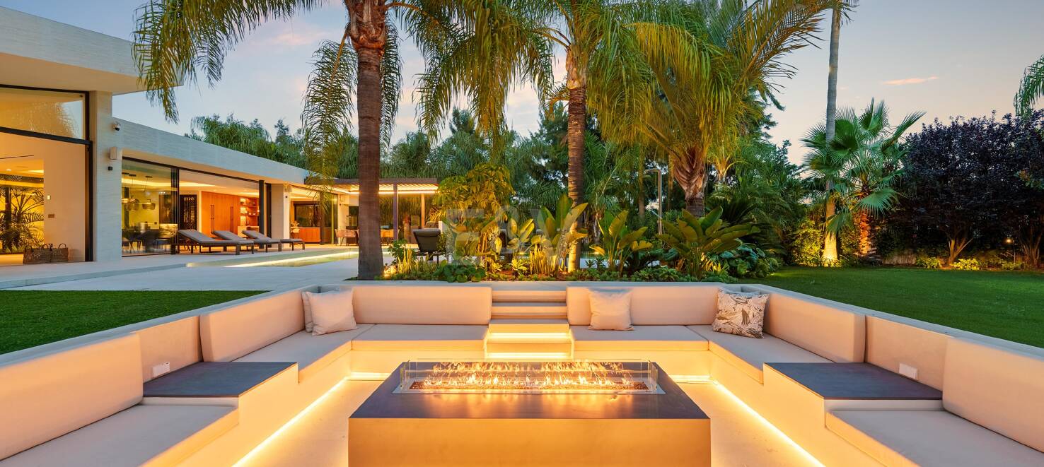 Vivienda Contemporánea Refinada: Diseño, Comodidad y Privacidad Combinados