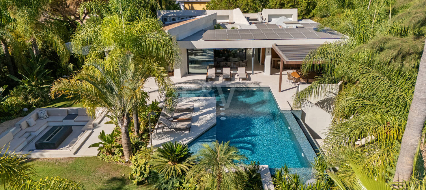 Vivienda Contemporánea Refinada: Diseño, Comodidad y Privacidad Combinados