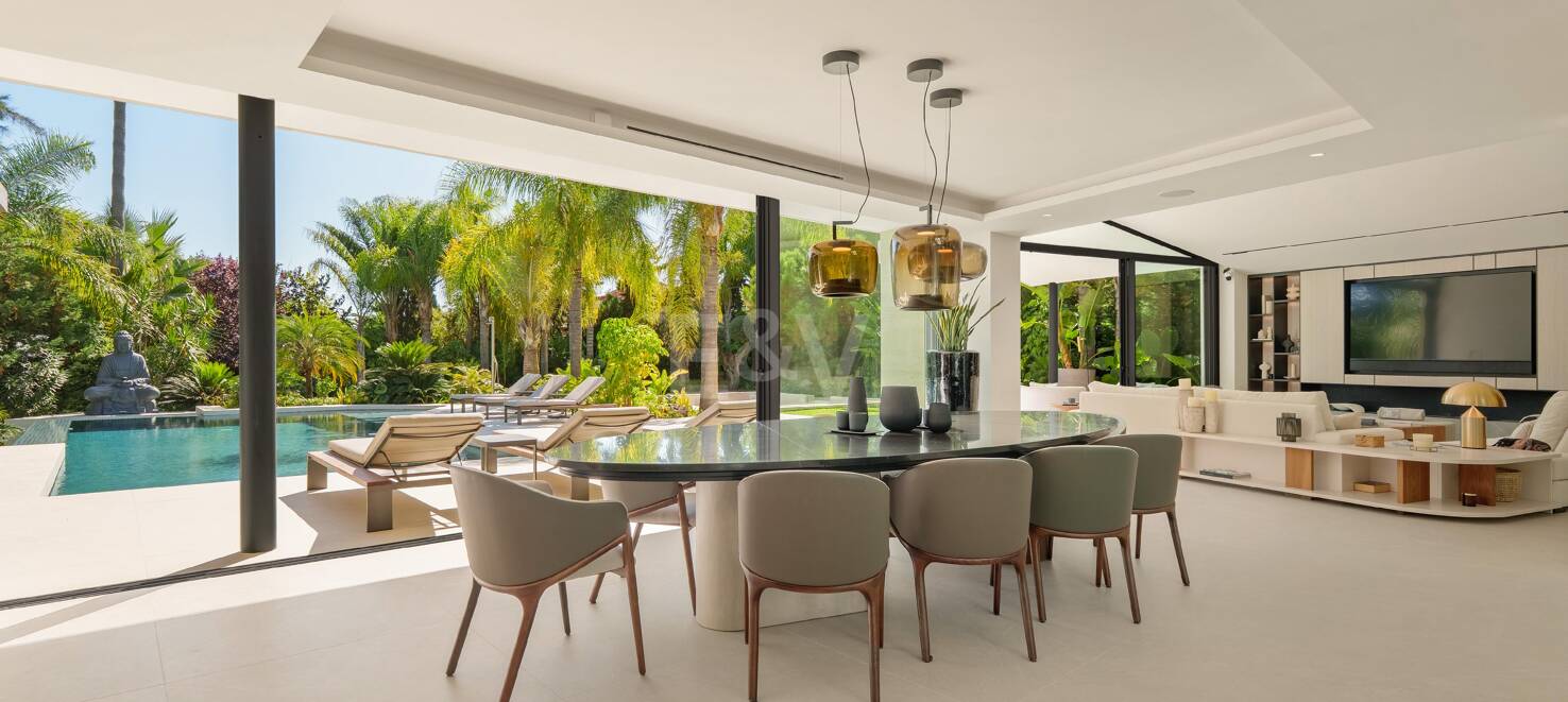 Vivienda Contemporánea Refinada: Diseño, Comodidad y Privacidad Combinados