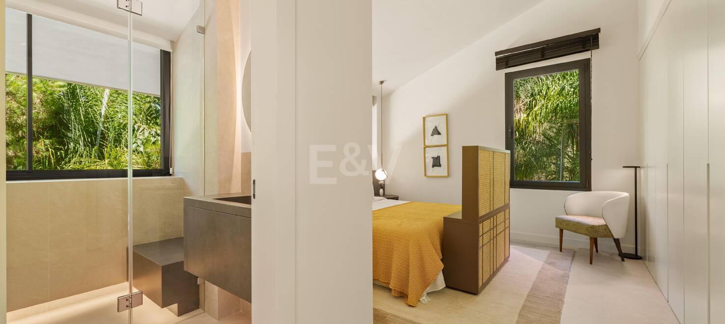 Vivienda Contemporánea Refinada: Diseño, Comodidad y Privacidad Combinados