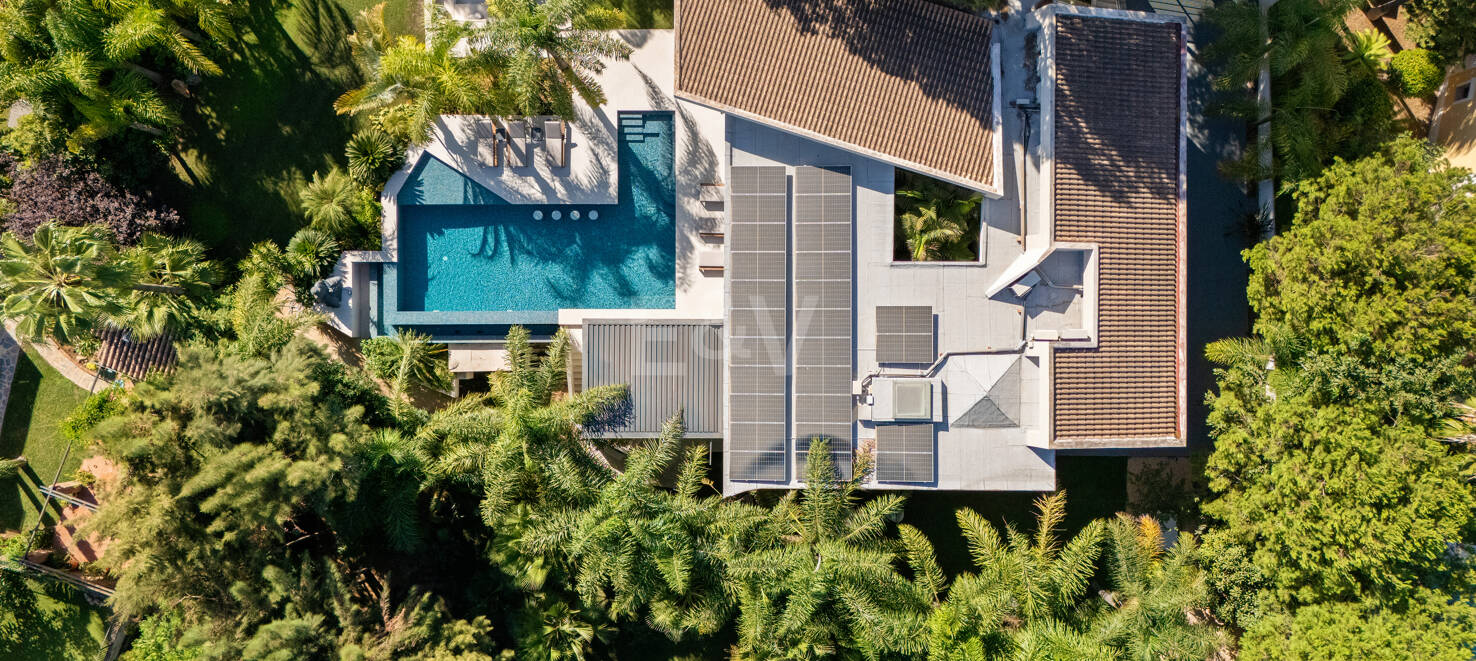 Vivienda Contemporánea Refinada: Diseño, Comodidad y Privacidad Combinados