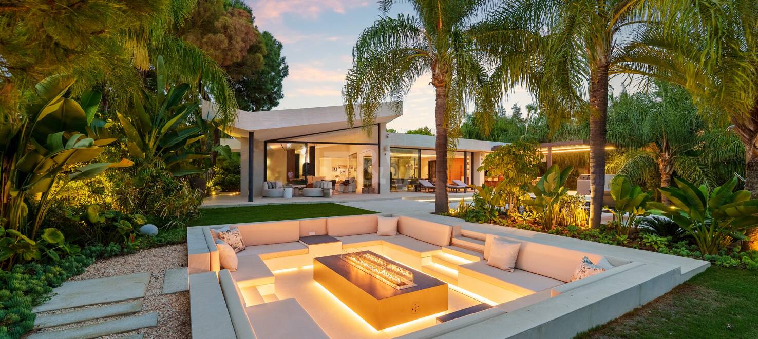 Vivienda Contemporánea Refinada: Diseño, Comodidad y Privacidad Combinados