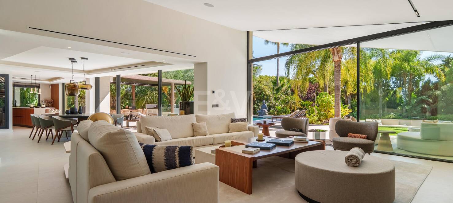 Vivienda Contemporánea Refinada: Diseño, Comodidad y Privacidad Combinados