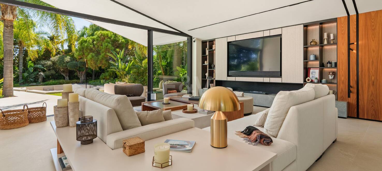 Vivienda Contemporánea Refinada: Diseño, Comodidad y Privacidad Combinados