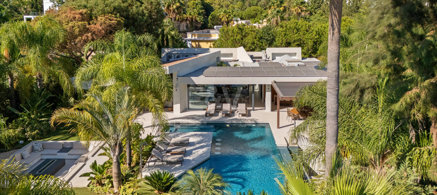 Vivienda Contemporánea Refinada: Diseño, Comodidad y Privacidad Combinados