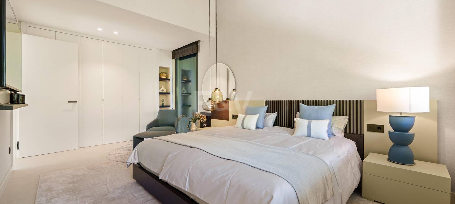 Vivienda Contemporánea Refinada: Diseño, Comodidad y Privacidad Combinados