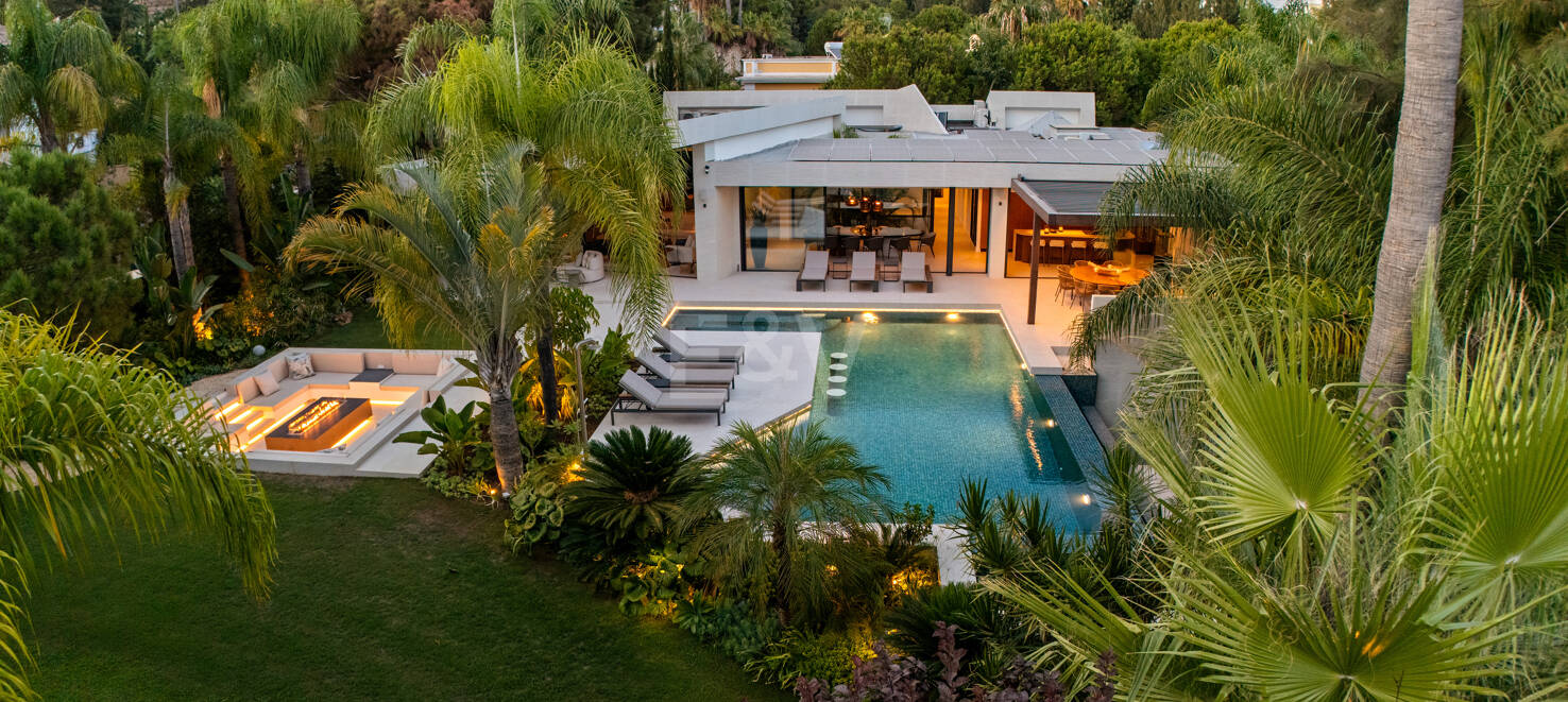 Vivienda Contemporánea Refinada: Diseño, Comodidad y Privacidad Combinados