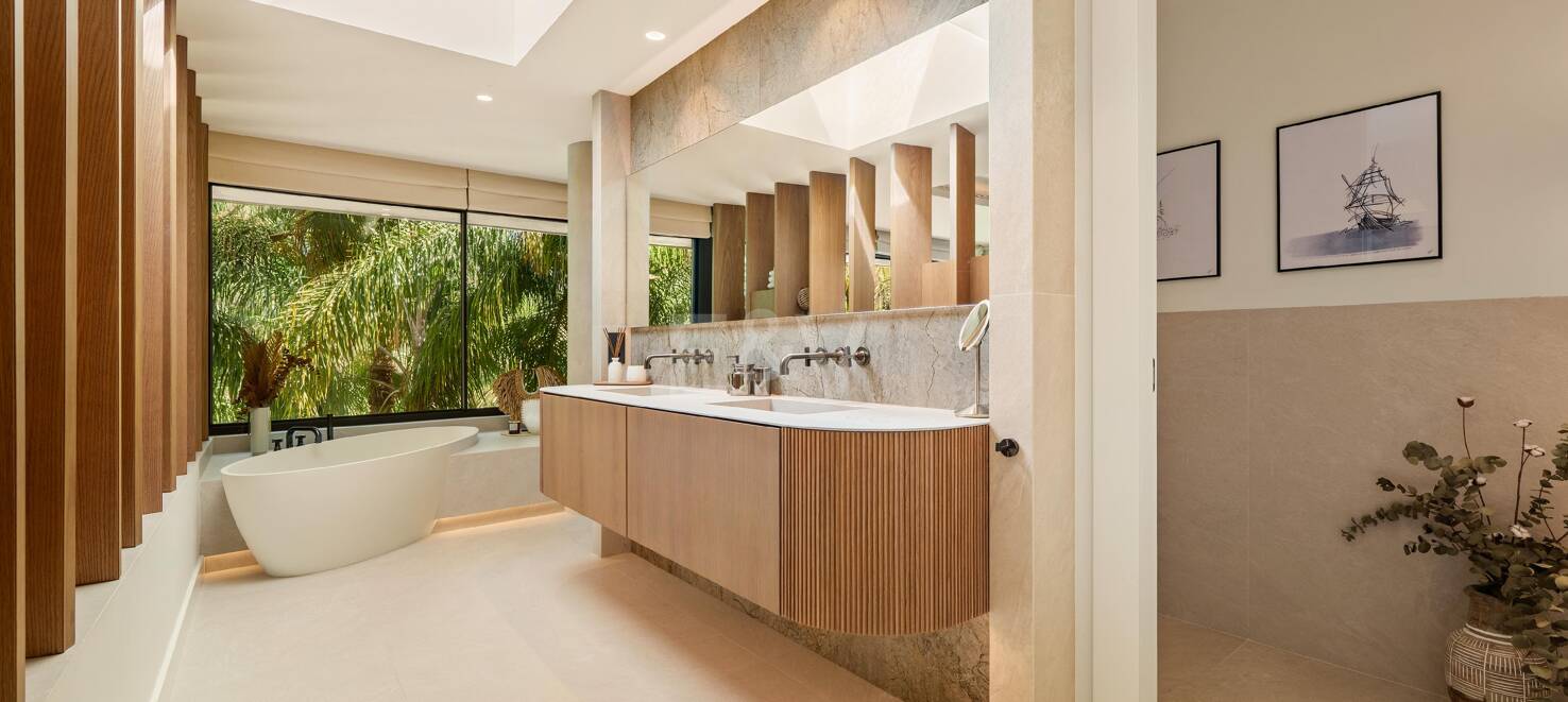 Vivienda Contemporánea Refinada: Diseño, Comodidad y Privacidad Combinados