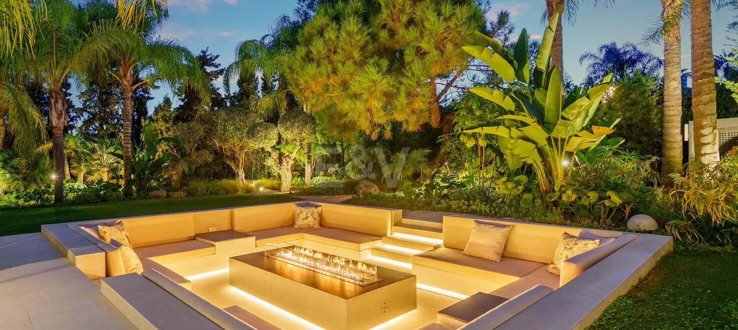 Vivienda Contemporánea Refinada: Diseño, Comodidad y Privacidad Combinados