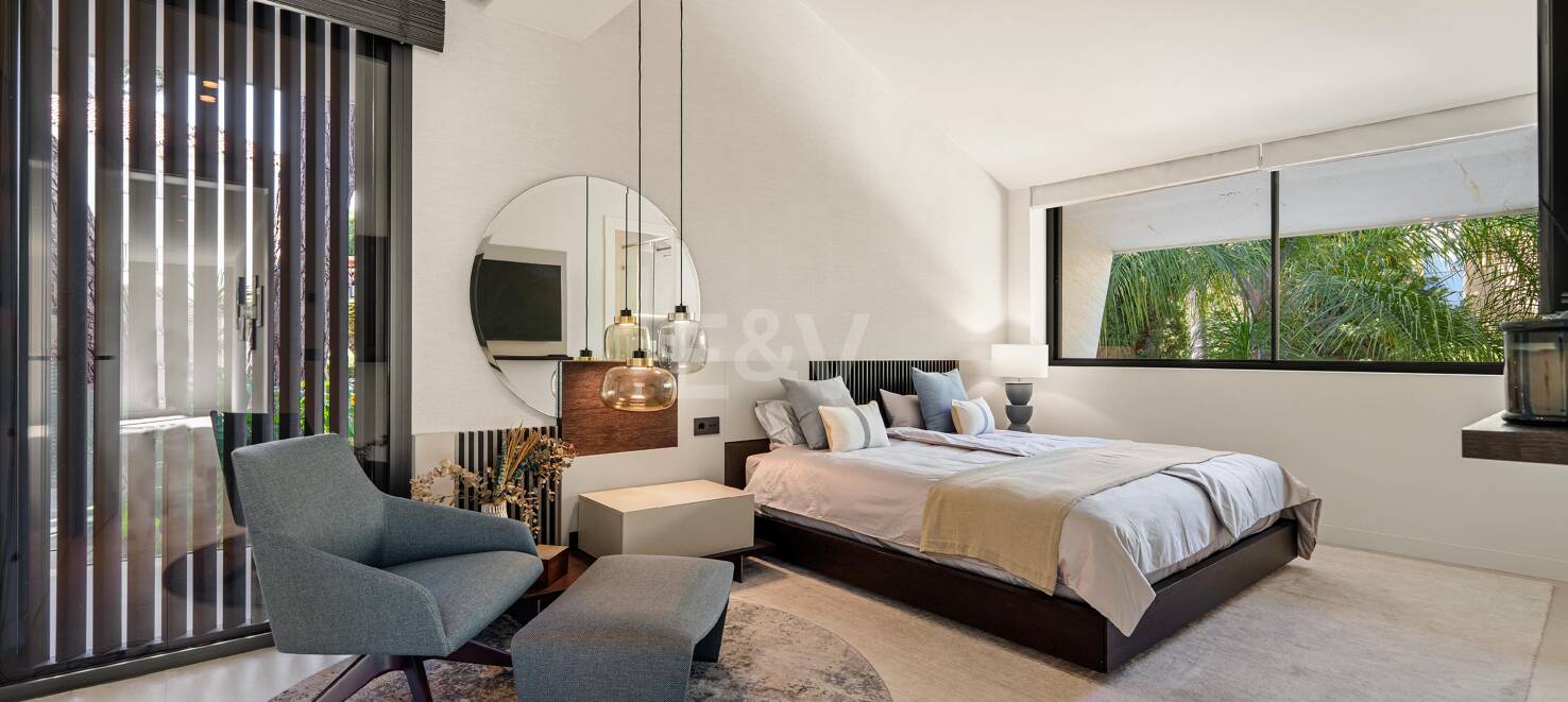 Vivienda Contemporánea Refinada: Diseño, Comodidad y Privacidad Combinados