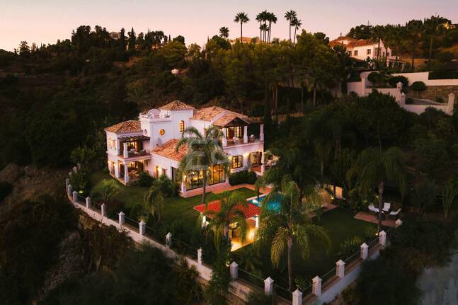 Eleganter andalusischer Rückzugsort mit zeitlosem Charme in El Madroñal