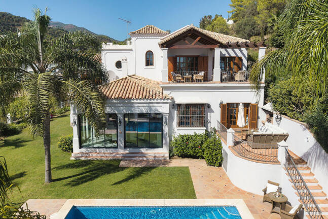 Eleganter andalusischer Rückzugsort mit zeitlosem Charme in El Madroñal