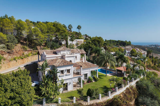 Eleganter andalusischer Rückzugsort mit zeitlosem Charme in El Madroñal