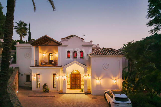 Eleganter andalusischer Rückzugsort mit zeitlosem Charme in El Madroñal