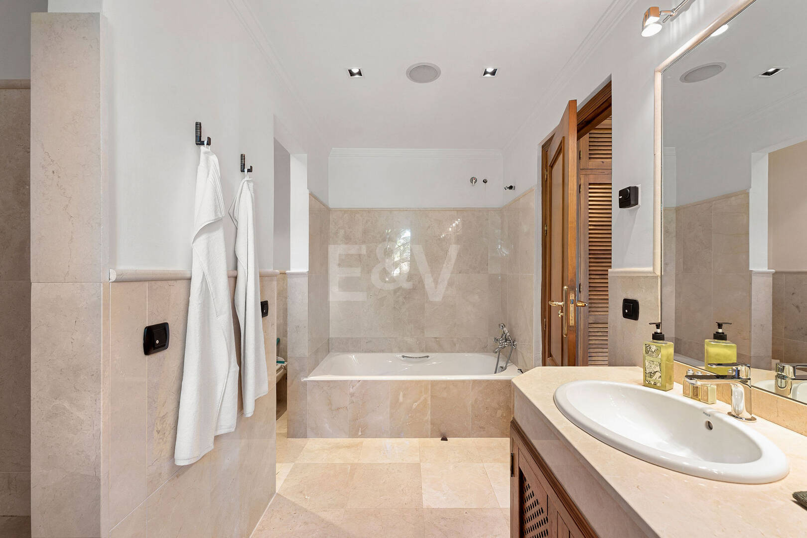 Eleganter andalusischer Rückzugsort mit zeitlosem Charme in El Madroñal