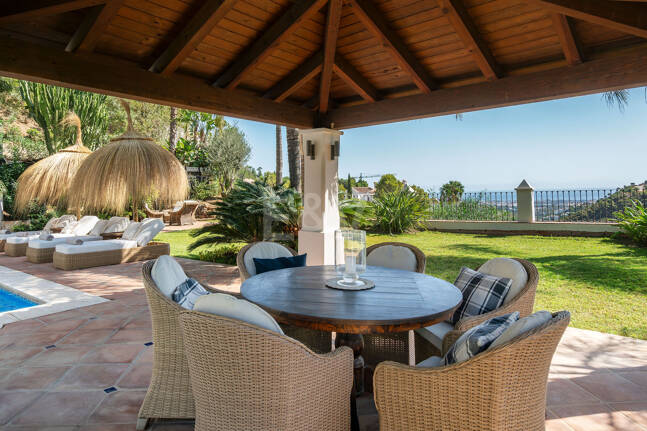 Eleganter andalusischer Rückzugsort mit zeitlosem Charme in El Madroñal