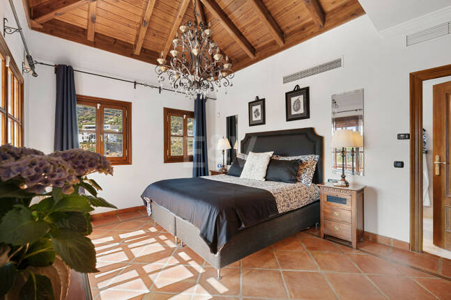 Eleganter andalusischer Rückzugsort mit zeitlosem Charme in El Madroñal