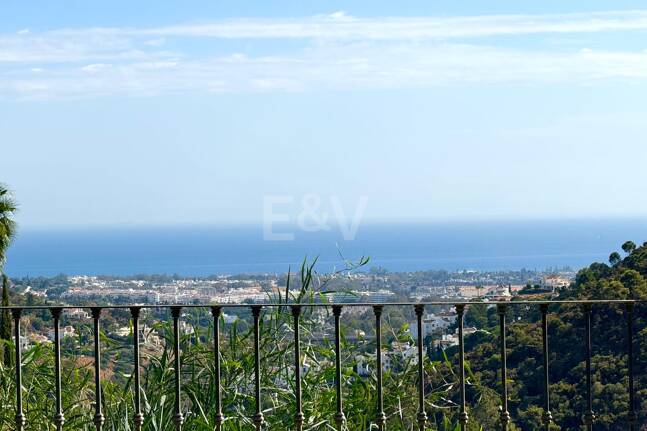 Eleganter andalusischer Rückzugsort mit zeitlosem Charme in El Madroñal