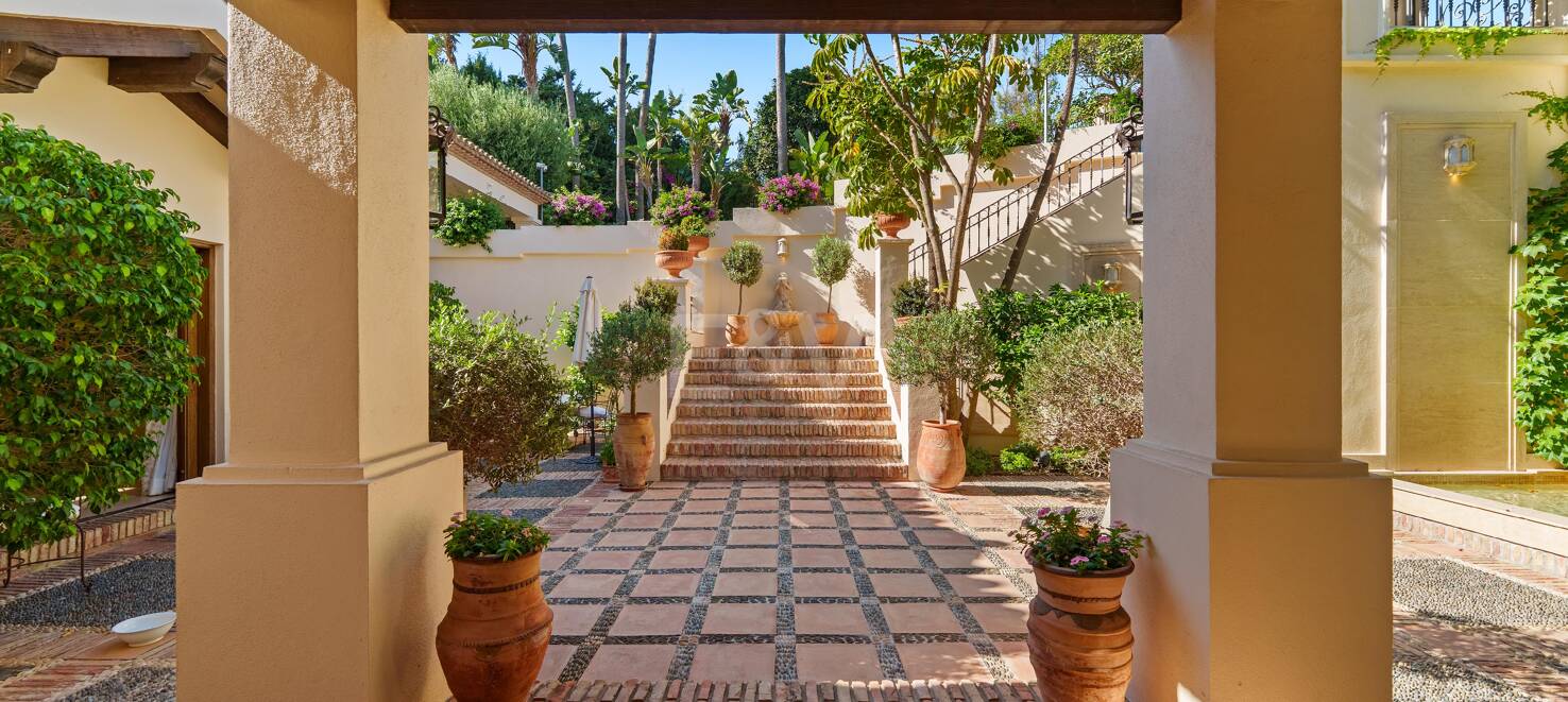 Andalusische Architektur trifft auf modernen Wohnkomfort in den Lomas del Marbella Club