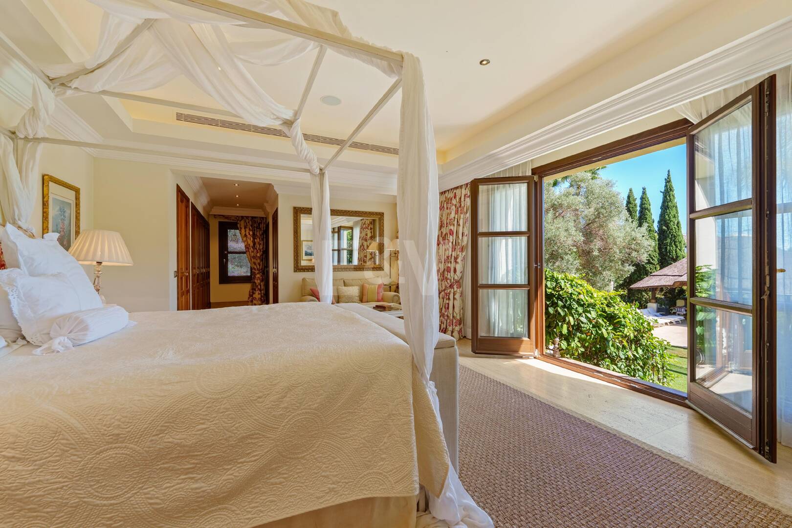 Andalusische Architektur trifft auf modernen Wohnkomfort in den Lomas del Marbella Club