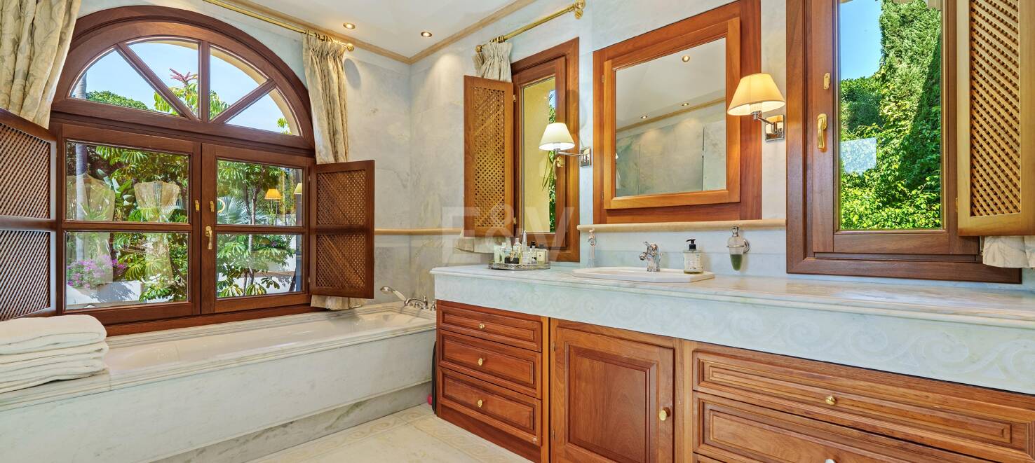 Andalusische Architektur trifft auf modernen Wohnkomfort in den Lomas del Marbella Club