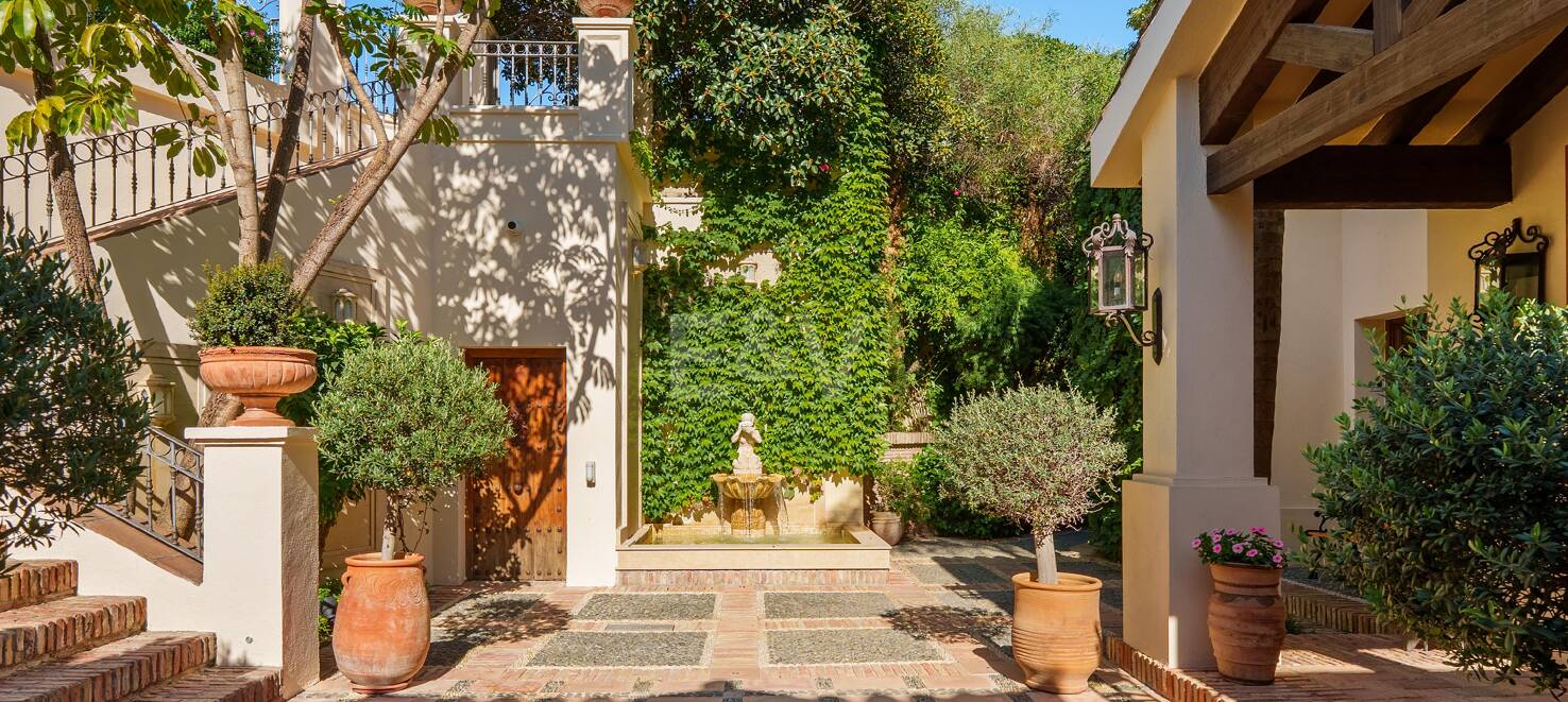 Andalusische Architektur trifft auf modernen Wohnkomfort in den Lomas del Marbella Club