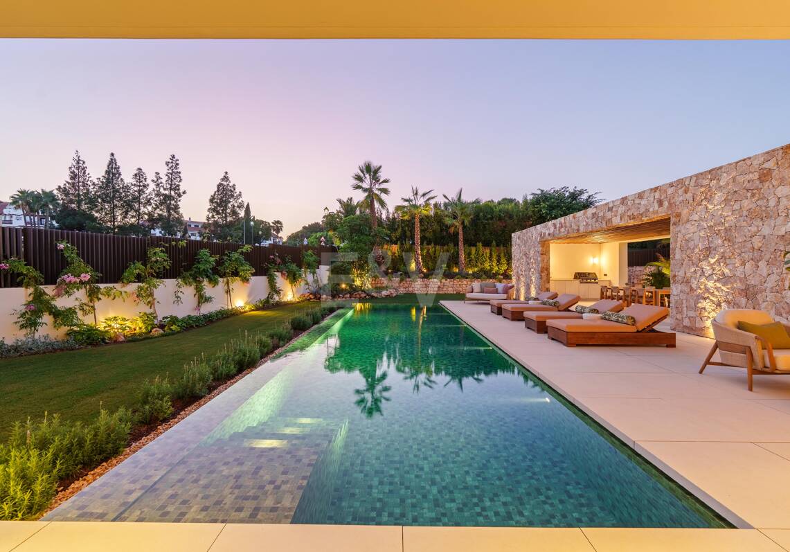 Luksusowa Villa Współczesna ze Spa i Sea- Zobacz tarasy w Lomas de Marbella Club