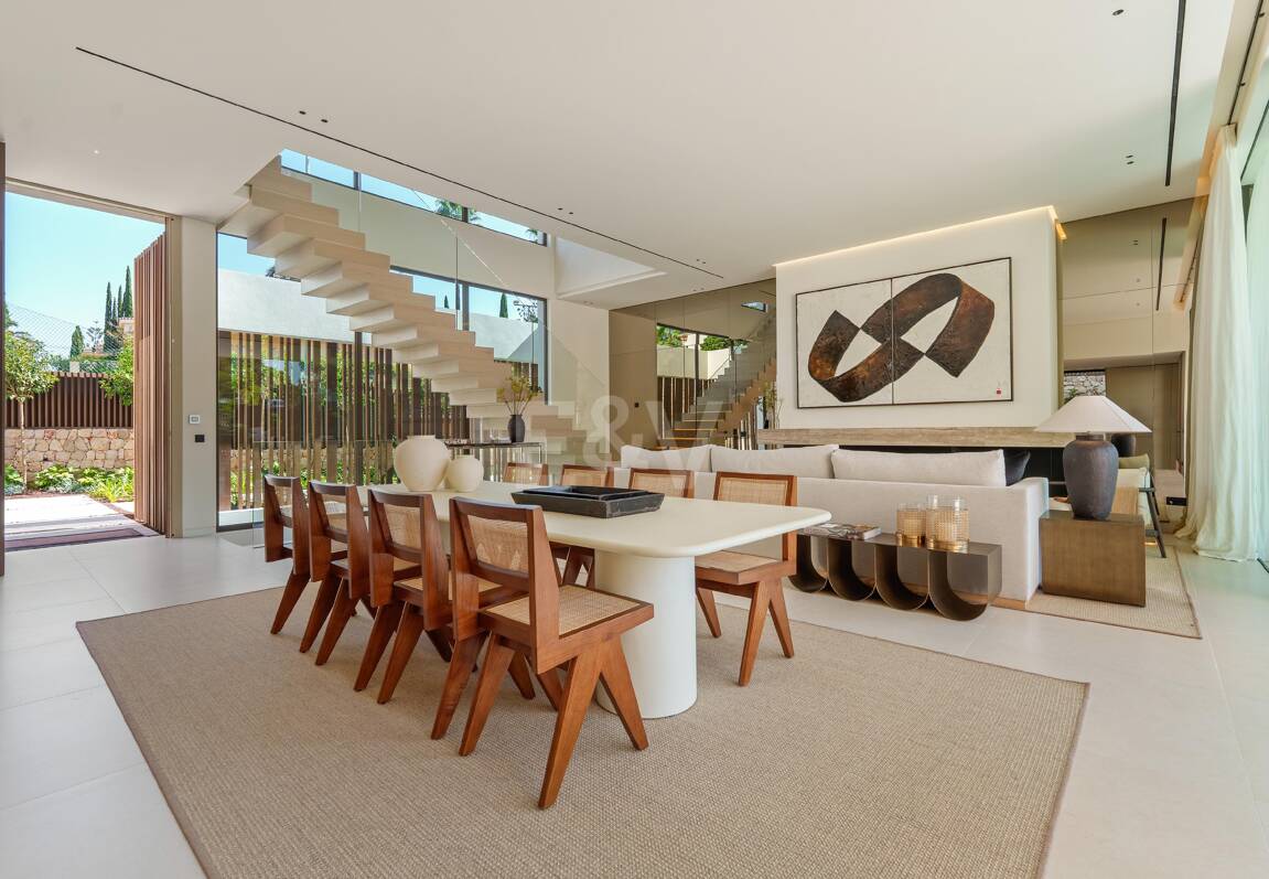 Luxury Contemporary Villa with Spa and Sea-View Terraces in Lomas de Marbella Club