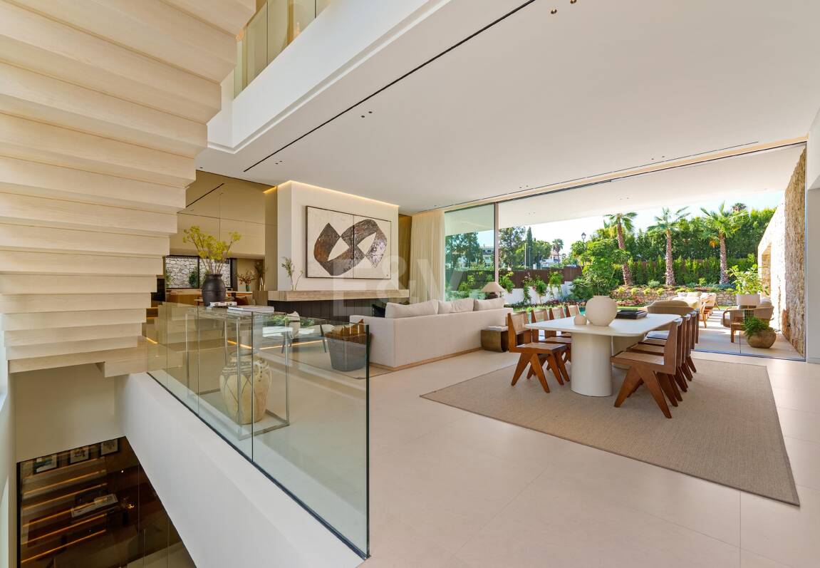 Luxury Contemporary Villa with Spa and Sea-View Terraces in Lomas de Marbella Club