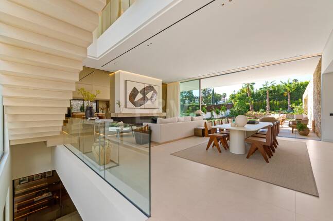 Luxury Contemporary Villa with Spa and Sea-View Terraces in Lomas de Marbella Club