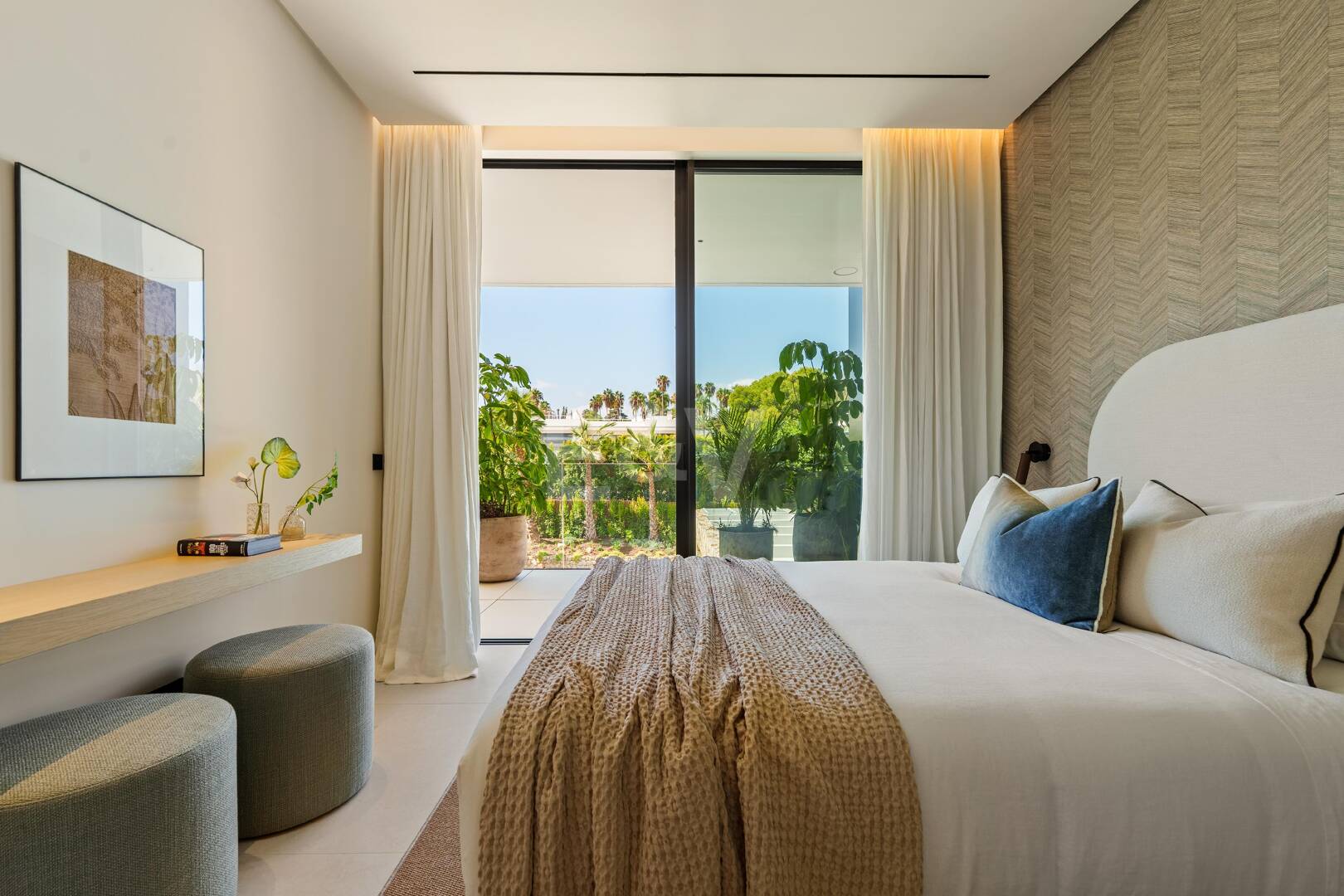 Luxury Contemporary Villa with Spa and Sea-View Terraces in Lomas de Marbella Club