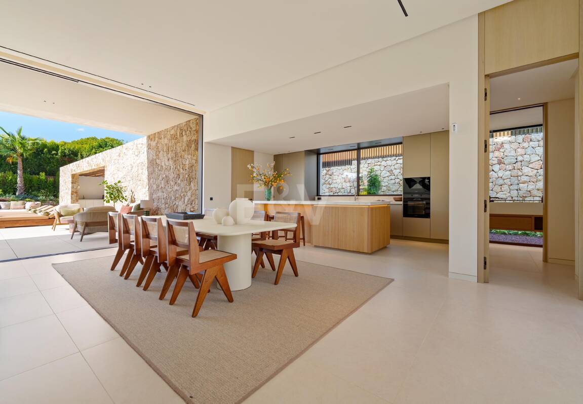 Luxury Contemporary Villa with Spa and Sea-View Terraces in Lomas de Marbella Club