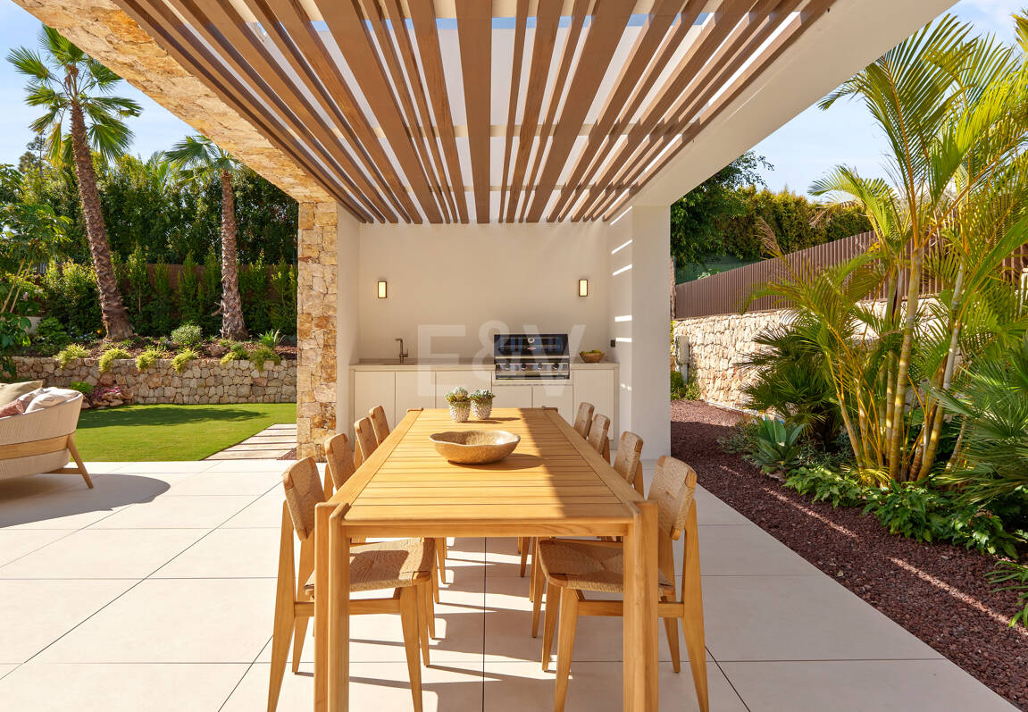 Luxury Contemporary Villa with Spa and Sea-View Terraces in Lomas de Marbella Club