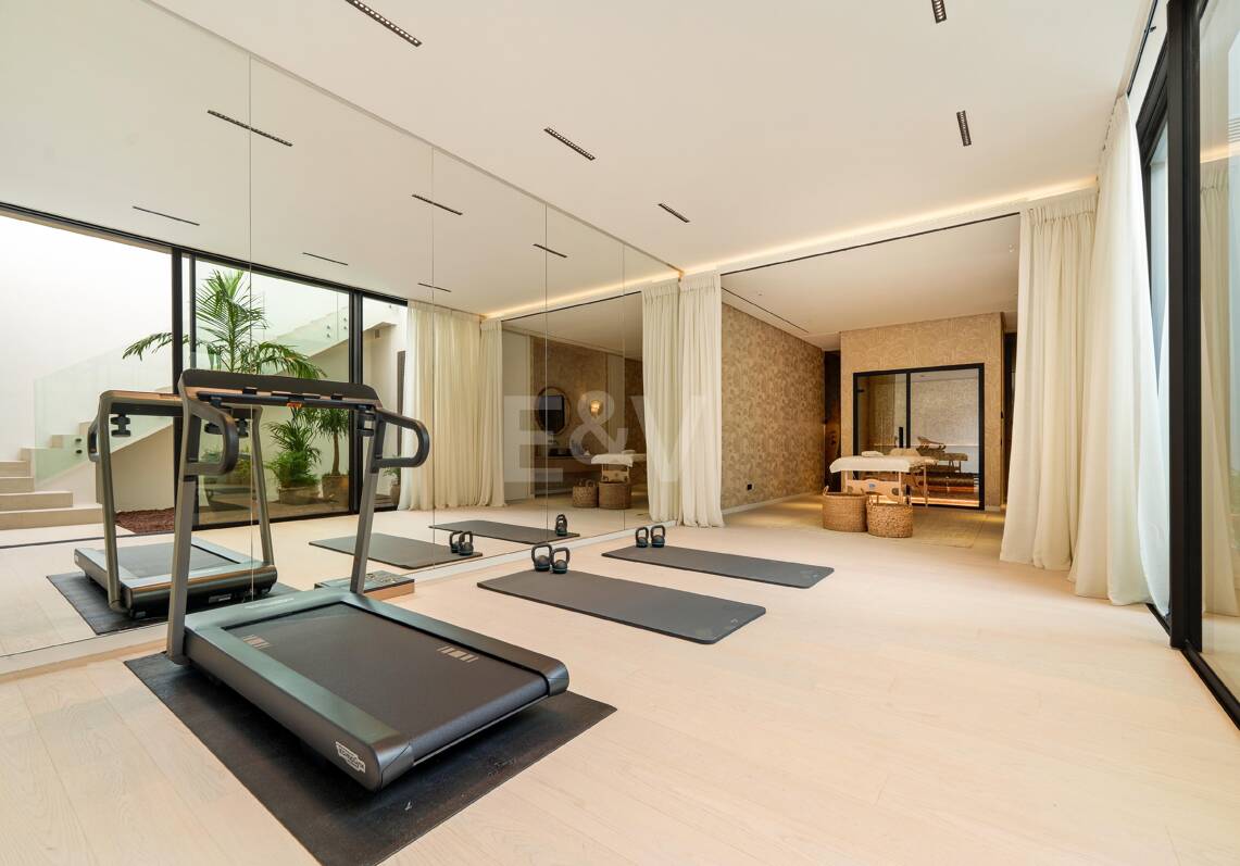 Luksusowa Villa Współczesna ze Spa i Sea- Zobacz tarasy w Lomas de Marbella Club
