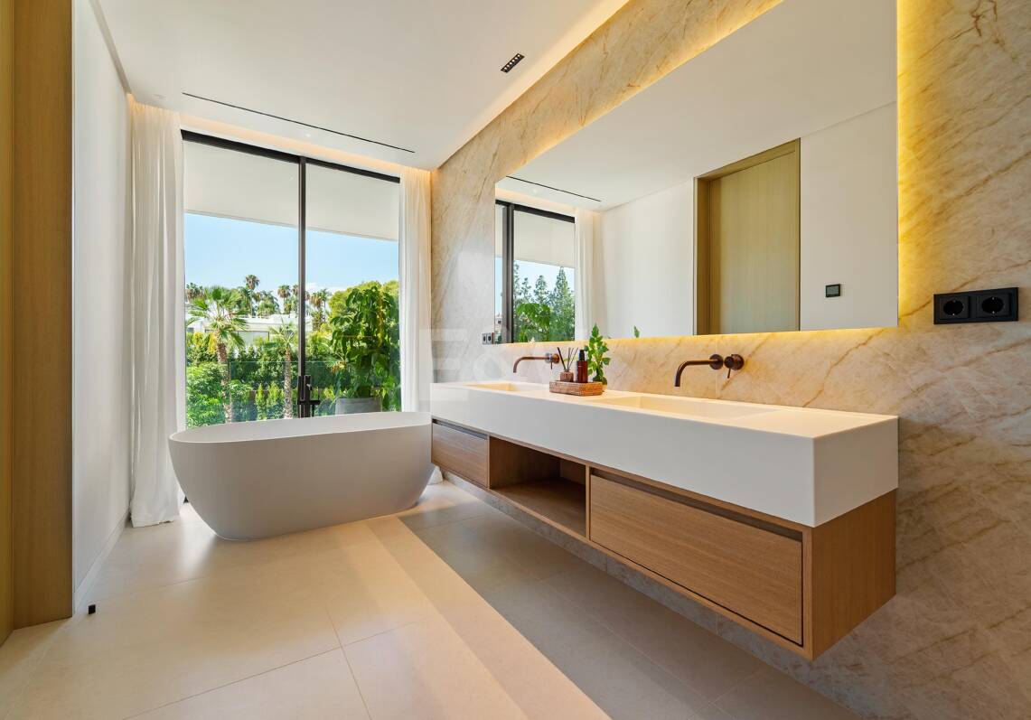 Luksusowa Villa Współczesna ze Spa i Sea- Zobacz tarasy w Lomas de Marbella Club
