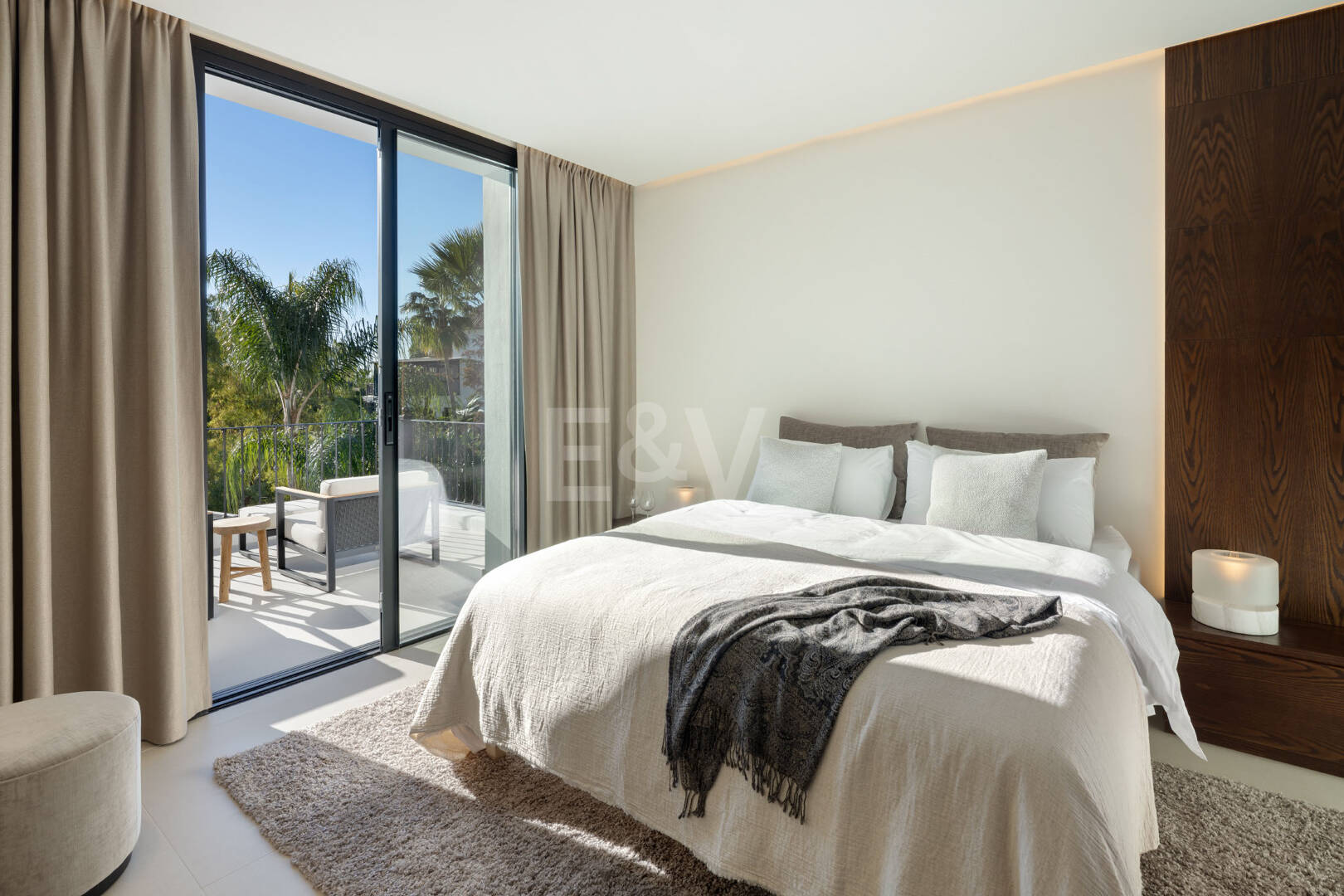 Frontline Golf Luxury with Panoramic Sea, Lake & Mountain Views in Los Arqueros