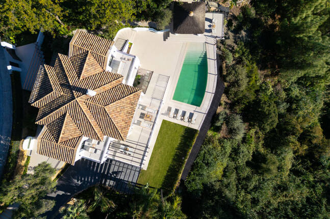 Frontline Golf Luxury with Panoramic Sea, Lake & Mountain Views in Los Arqueros