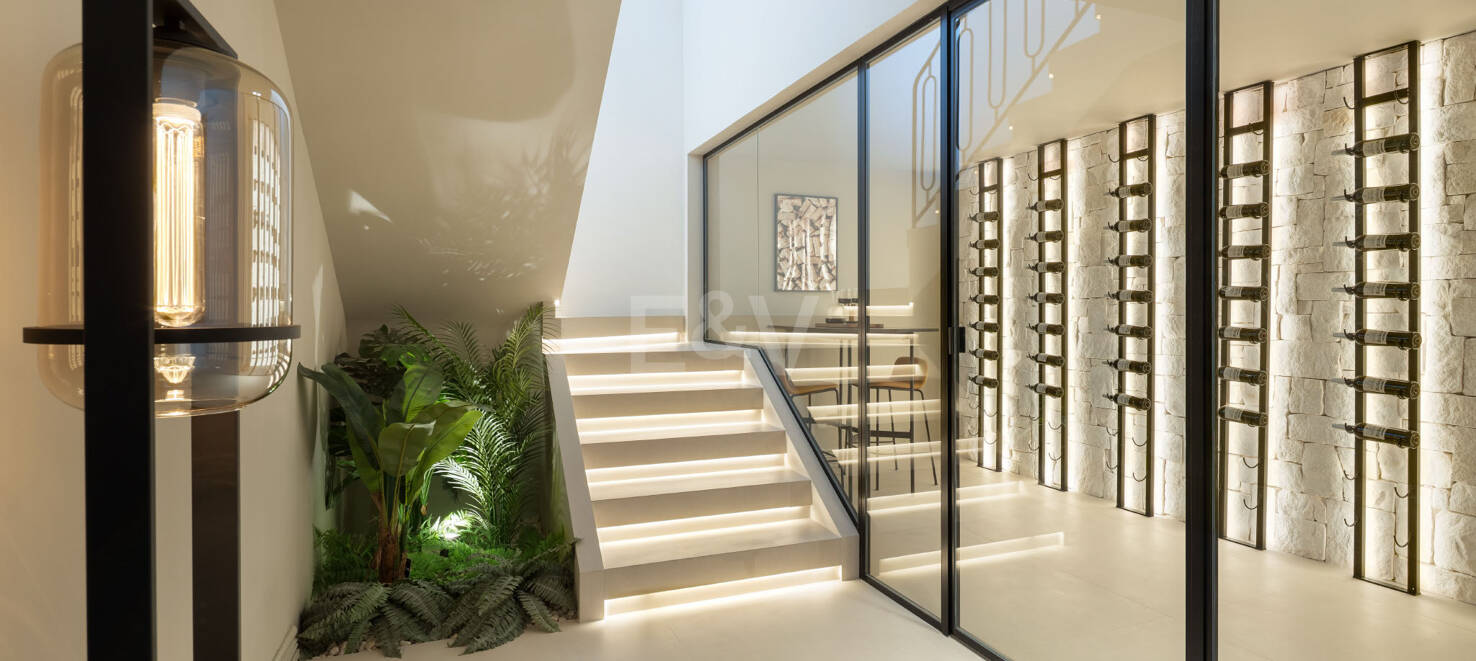 Lujo en Primera Línea de Golf con Vistas Panorámicas al Mar, Lago y Montañas en Los Arqueros