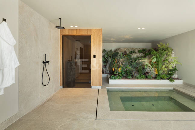 Frontline Golf Luxury with Panoramic Sea, Lake & Mountain Views in Los Arqueros