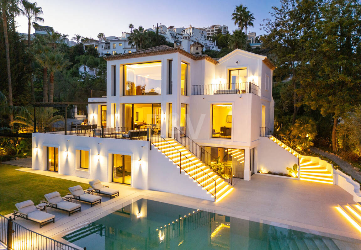 Frontline Golf Luxury with Panoramic Sea, Lake & Mountain Views in Los Arqueros