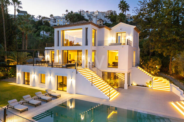 Frontline Golf Luxury with Panoramic Sea, Lake & Mountain Views in Los Arqueros