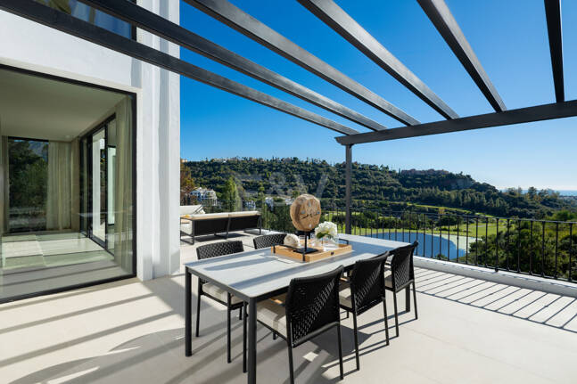 Frontline Golf Luxury with Panoramic Sea, Lake & Mountain Views in Los Arqueros