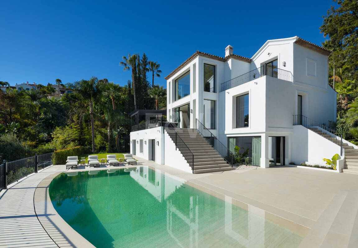 Frontline Golf Luxury with Panoramic Sea, Lake & Mountain Views in Los Arqueros