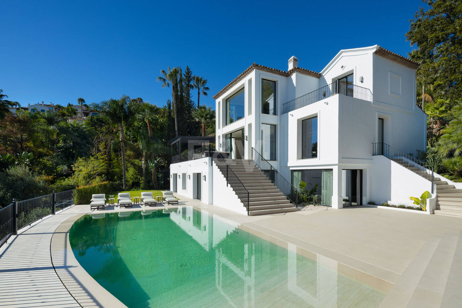 Frontline Golf Luxury with Panoramic Sea, Lake & Mountain Views in Los Arqueros