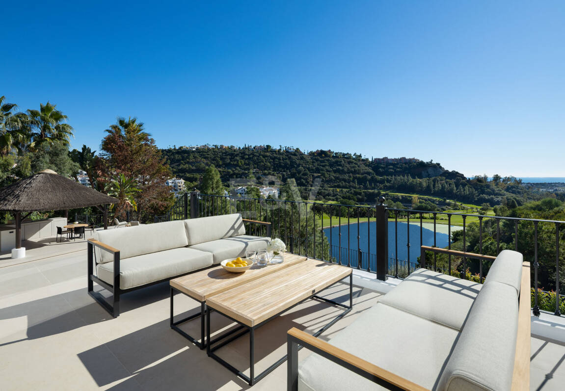 Frontline Golf Luxury with Panoramic Sea, Lake & Mountain Views in Los Arqueros