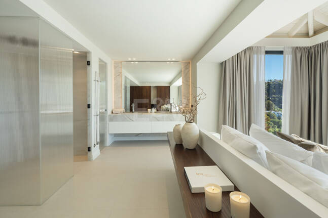 Frontline Golf Luxury with Panoramic Sea, Lake & Mountain Views in Los Arqueros